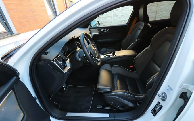 Volvo V60 cena 116500 przebieg: 182400, rok produkcji 2019 z Zelów małe 781
